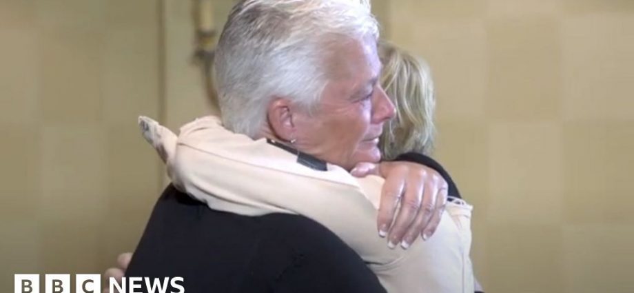 Woman meets recipient of her twin sister's hands after transplant