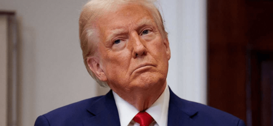 Trump’s Tariffs Target Global ‘Cheating’ as BTC Dips and Stocks Slide After Hours
