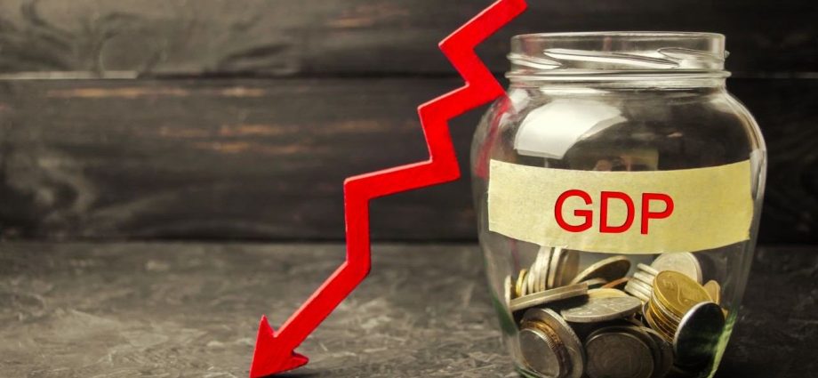 Bitcoin Dips Slightly as US Economy Shrinks