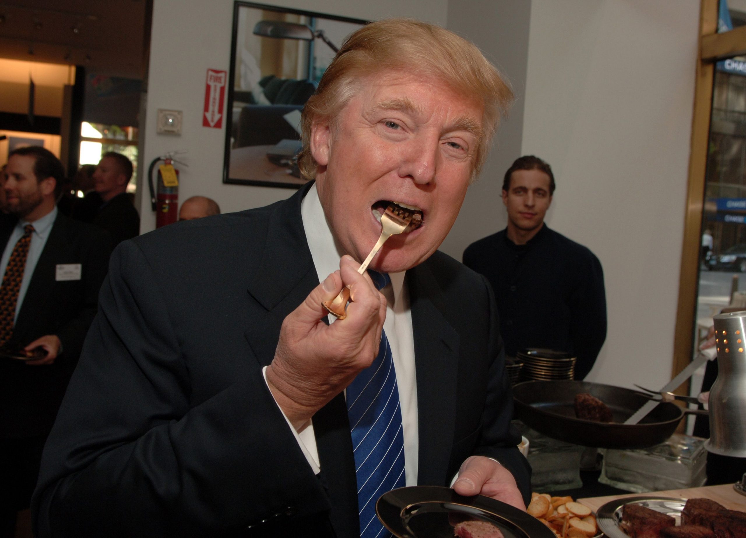 Dinner With Donald Trump Might Cost Just Over $400, Team Behind his Memecoin Says