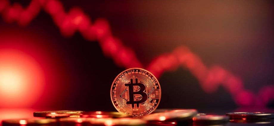 Bitcoin ETFs Slip Back Into Outflow Trend With $100 Million Exit