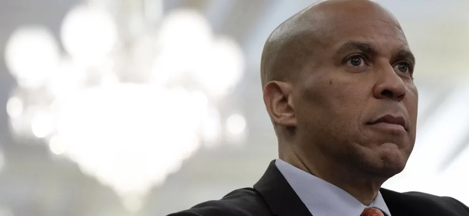 Booker demands hearings into possible insider trading over tariffs