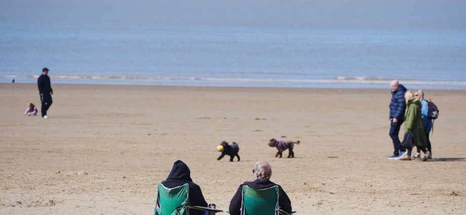 UK set for temperatures of up to 28C during warmest spell of year