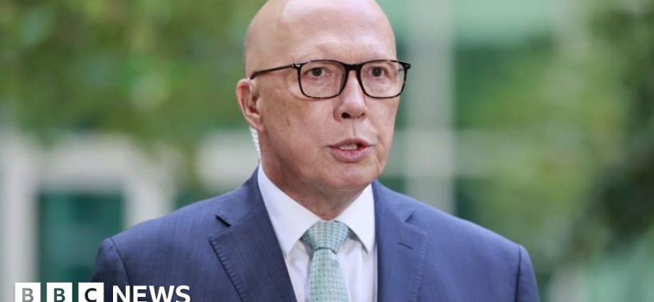 Australia opposition leader ditches plan to end work from home