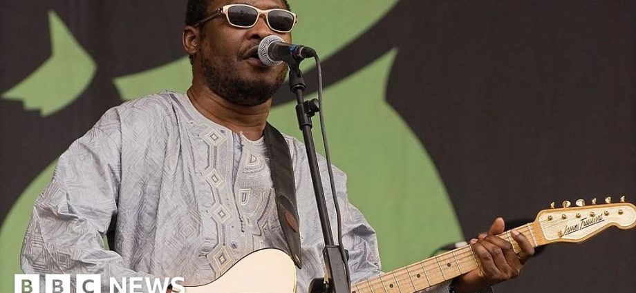 Amadou Bagayoko - thousands attend funeral of Malian musician