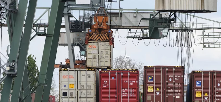 EU approves 25% retaliatory tariffs against the US