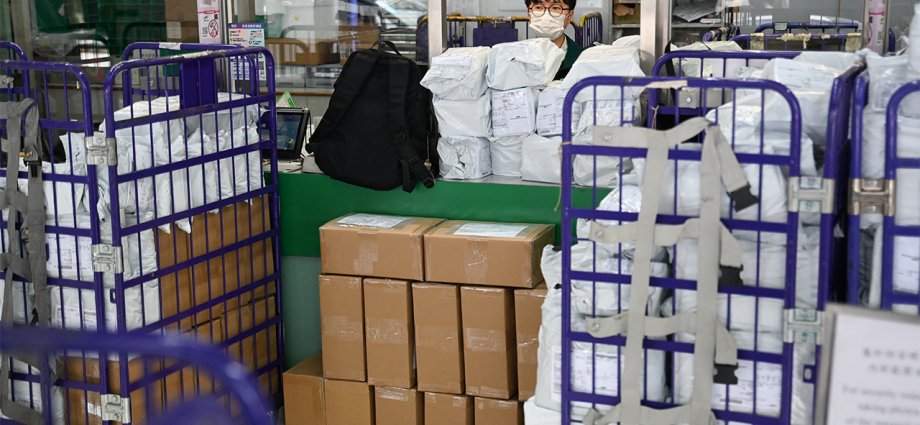 Hongkong Post suspends the postal service for items containing goods to US