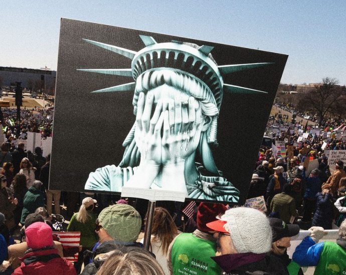 Protesting Tips: What to Bring, How to Act, How to Stay Safe