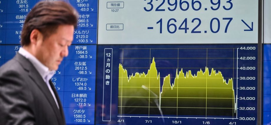 Asian Stock Markets Fall on Tariff Concerns