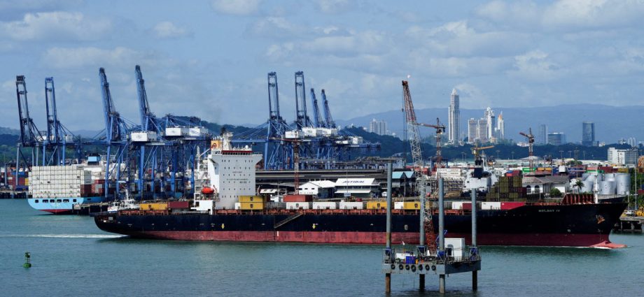 Panama Casts Doubt on BlackRock Canal Ports Deal Touted by Trump