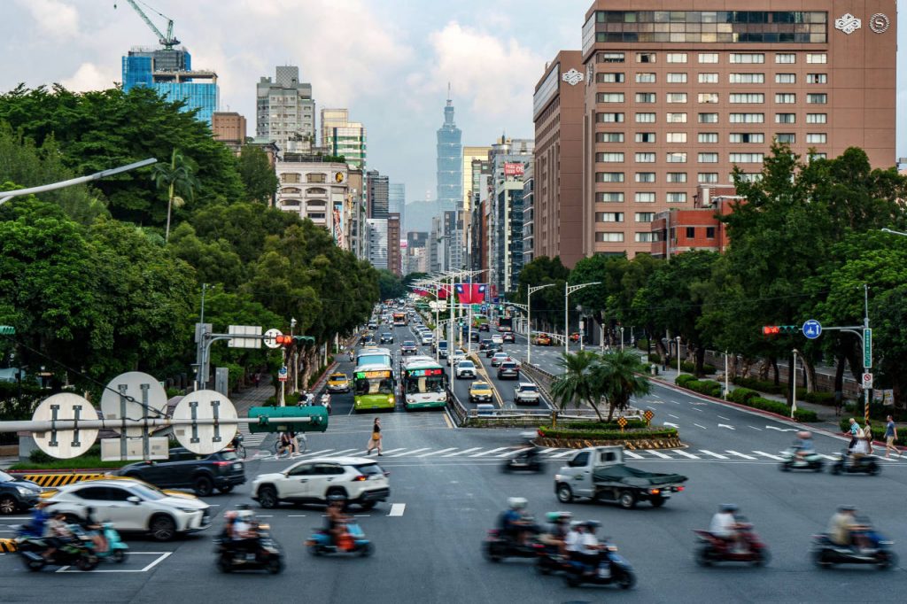 Taiwan Stocks’ Shine Dims Amid U.S. Tariff Concerns, Fading AI Buzz