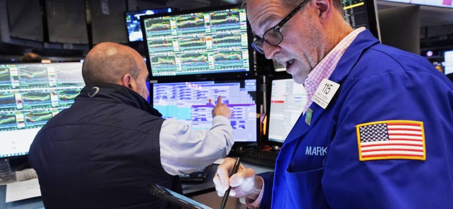 Dow Rises 300 Points After Commerce Secretary Hints at Trade Progress