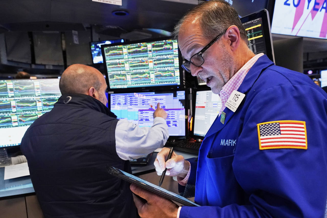 Dow Rises 300 Points After Commerce Secretary Hints at Trade Progress