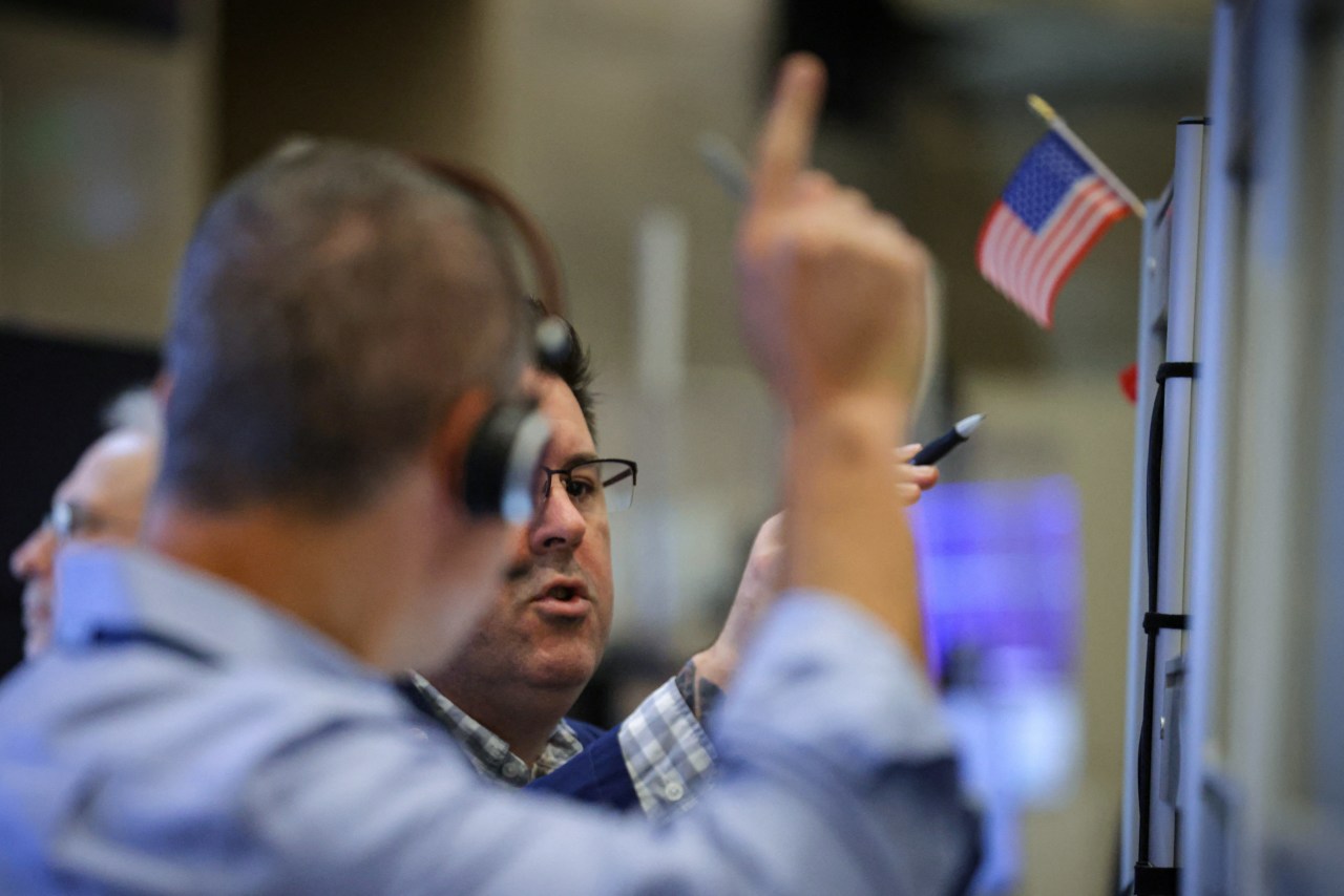 Tech Shares Drive Stocks Higher for a Third Straight Session