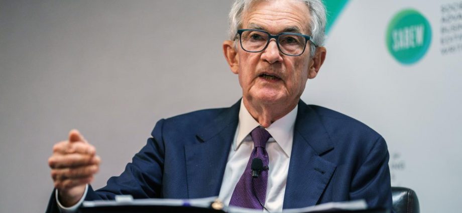 Stocks Are in Turmoil, but Treasury Yields Are Stubbornly High