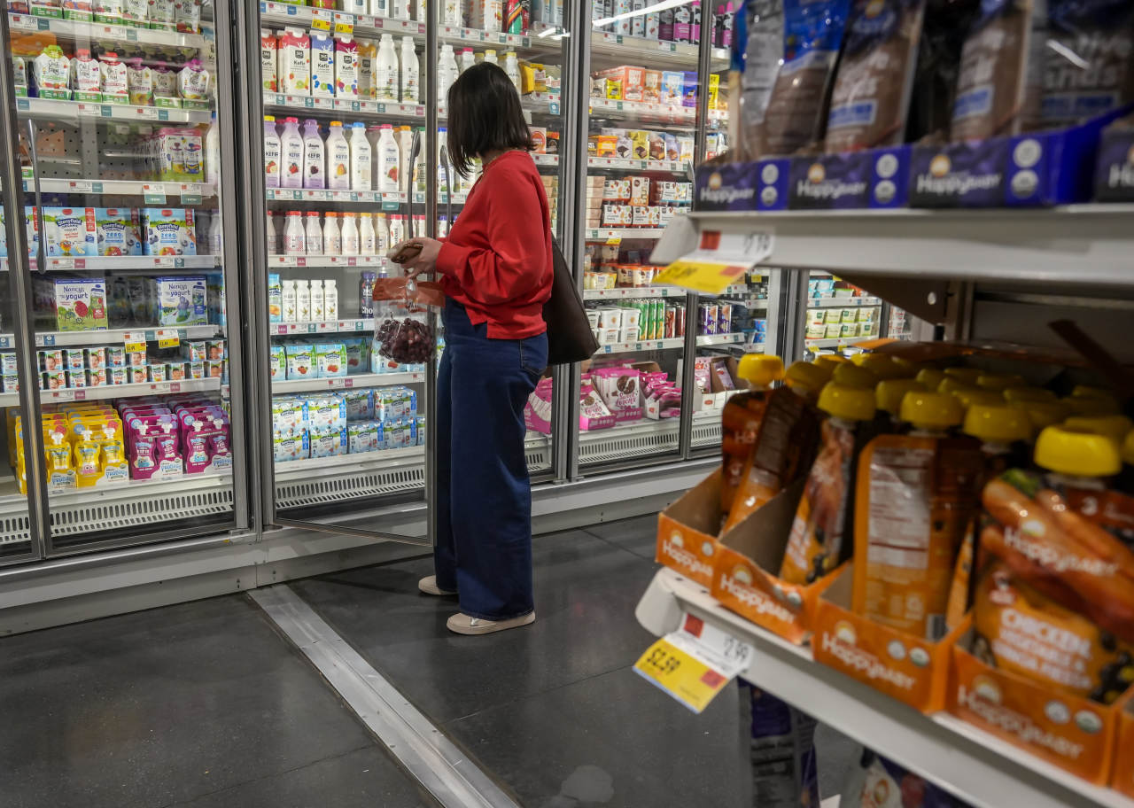 American Consumers Serve Up Bleak Outlook on Economy