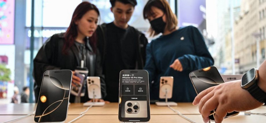 Clouds Part Over Apple’s Stock—for Now