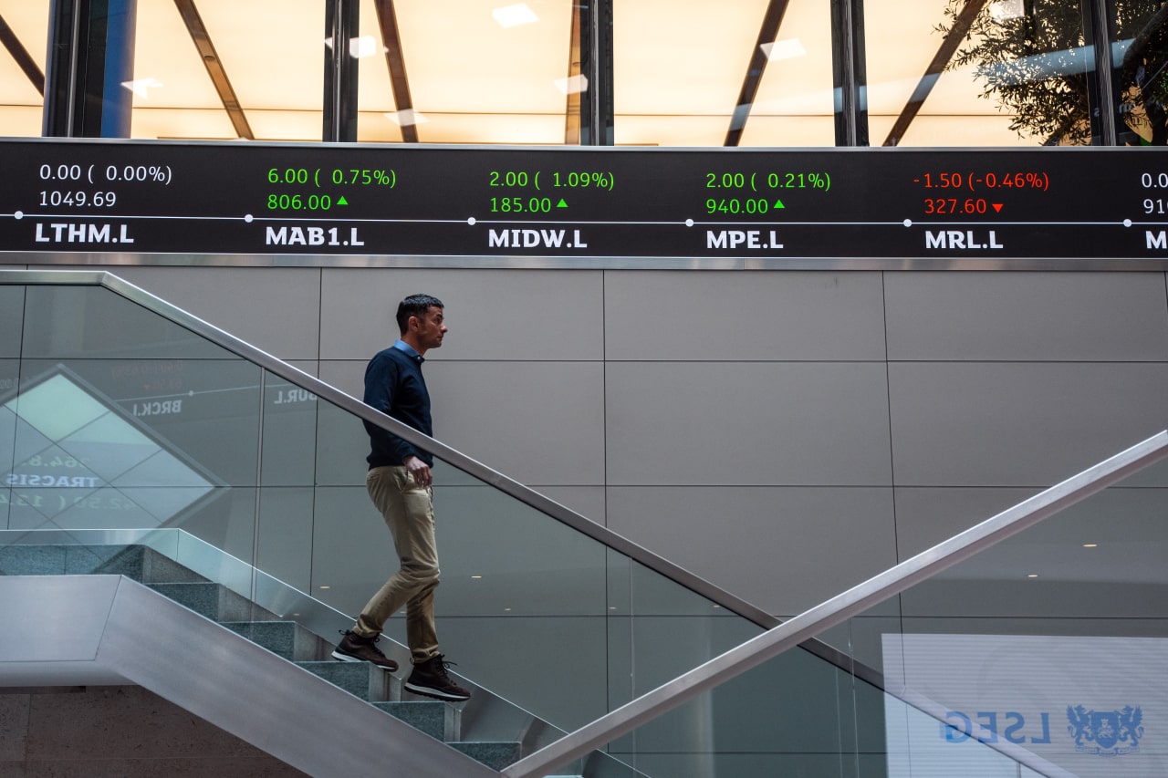 Global Markets Mixed Ahead of Big Tech Reports, Economic Data