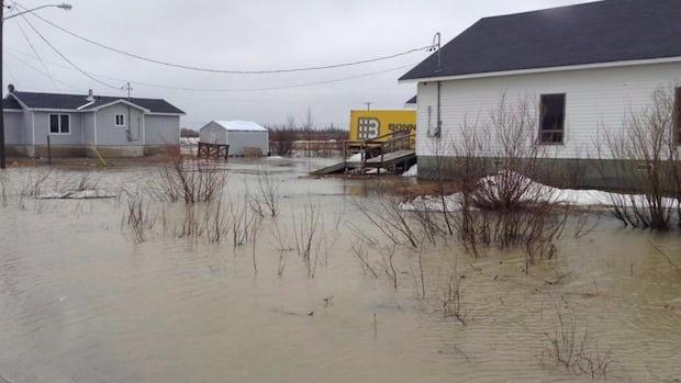Kashechewan First Nation declares state of emergency, begins annual precautionary evacuation