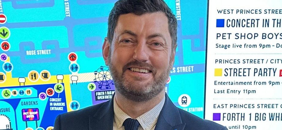 Former council boss accused of 'inappropriate messages' on dating app is cleared by police | UK News