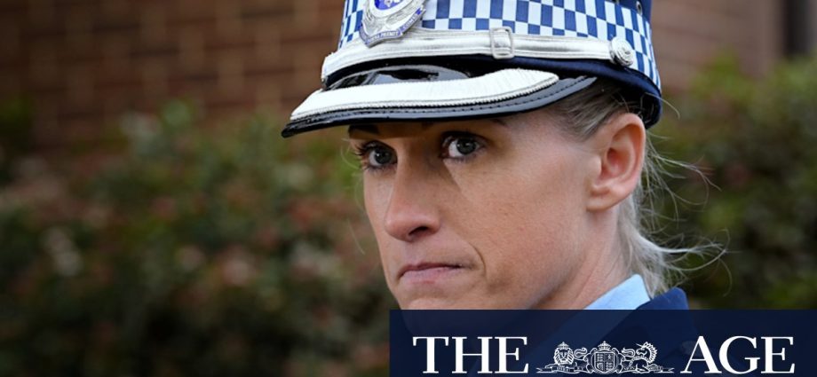 Specialist paramedics delayed after bosses moved critical gear