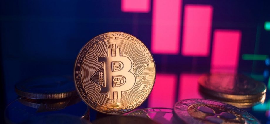 ETF Momentum Breaks: Bitcoin and Ether Funds Record Net Outflows After Strong Run