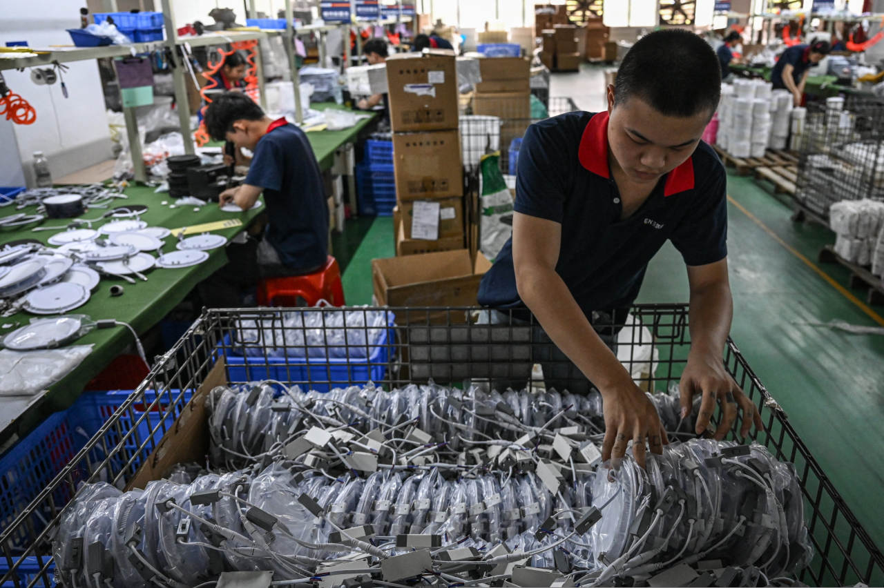 China’s Export Orders Plunge, Hit by Trump’s Trade War