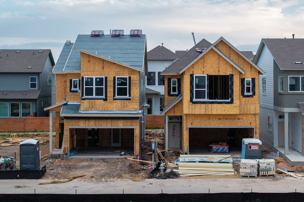 Home Builders Are Piling on Discounts as They Struggle to Entice Buyers