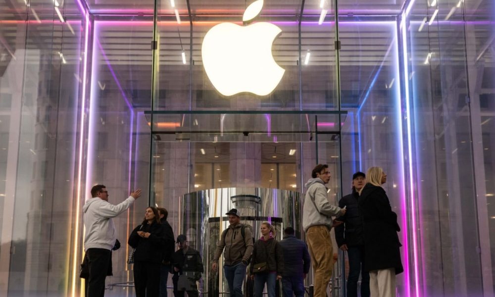 Ordinary Investors Are Souring on Big Tech