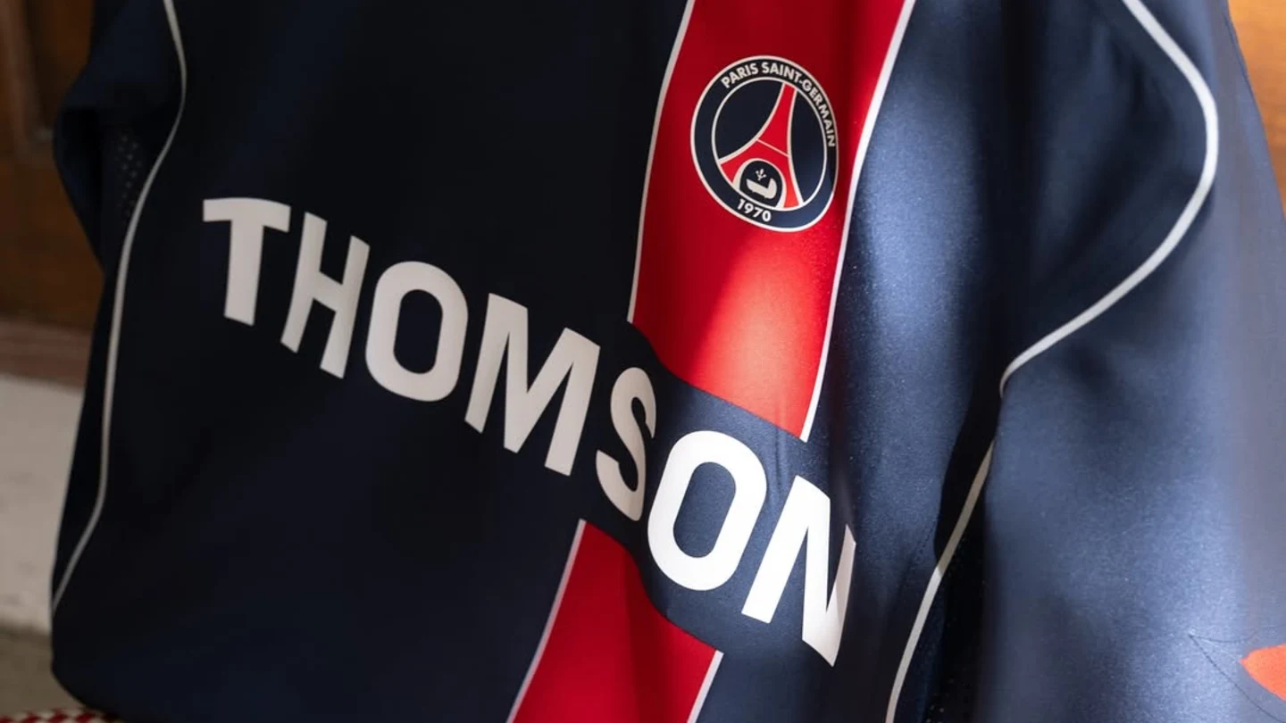 PSG re-issue iconic 2004/05 shirt with help from Ronaldinho