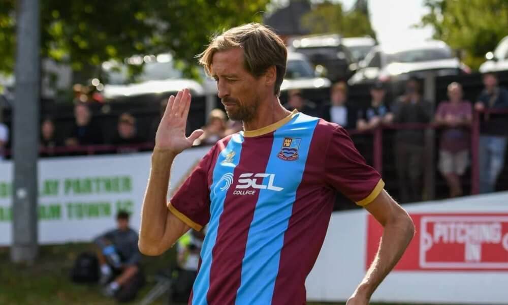 Peter Crouch busts out robot celebration in iconic mascot appearance