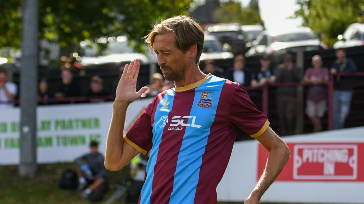 Peter Crouch busts out robot celebration in iconic mascot appearance