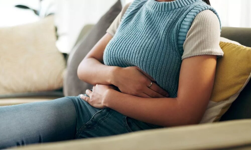 The unsuspecting habit done by millions that can cause bloating, says doctor