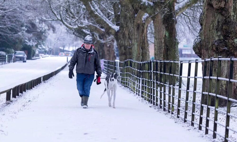 When snow is forecast in Greater Manchester on Wednesday as Met Office issues ice warning