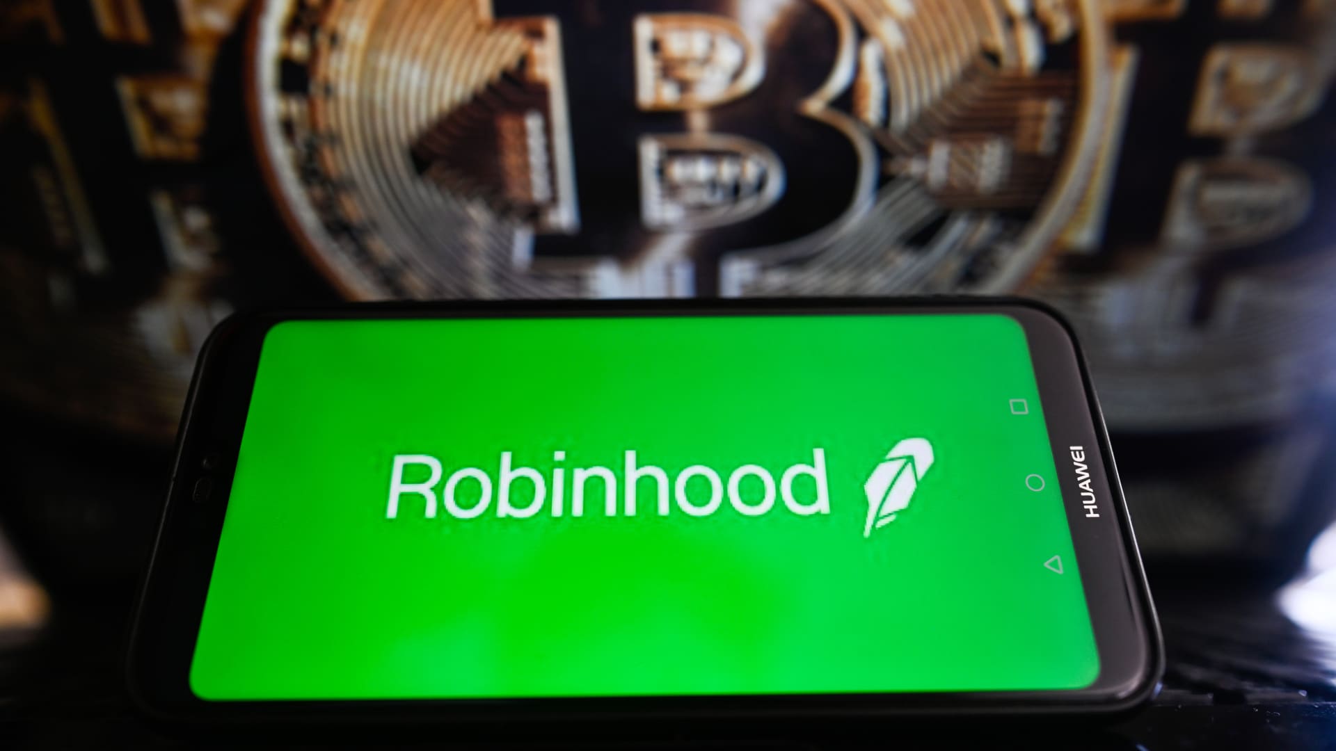 Robinhood suffers brutal weekly loss as bitcoin, AI stocks are hit hard