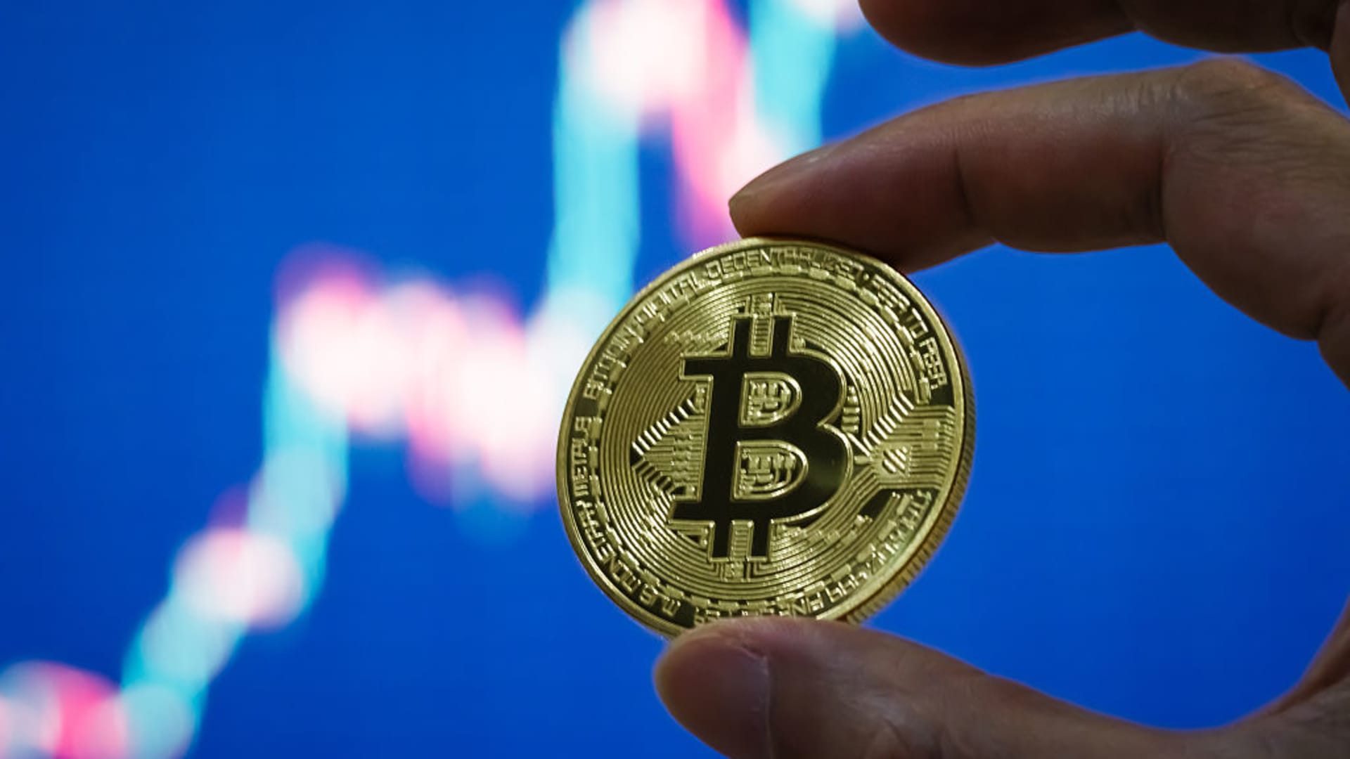 Blackrock's iShares bitcoin fund sees record exodus as crypto heads for worst month since 2022