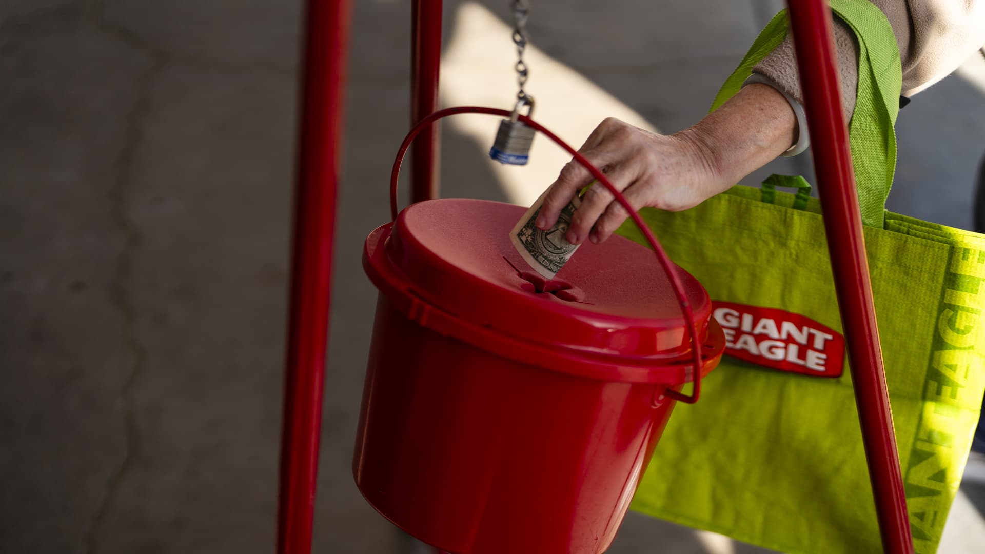 Can middle-class donors make up the giving gap?