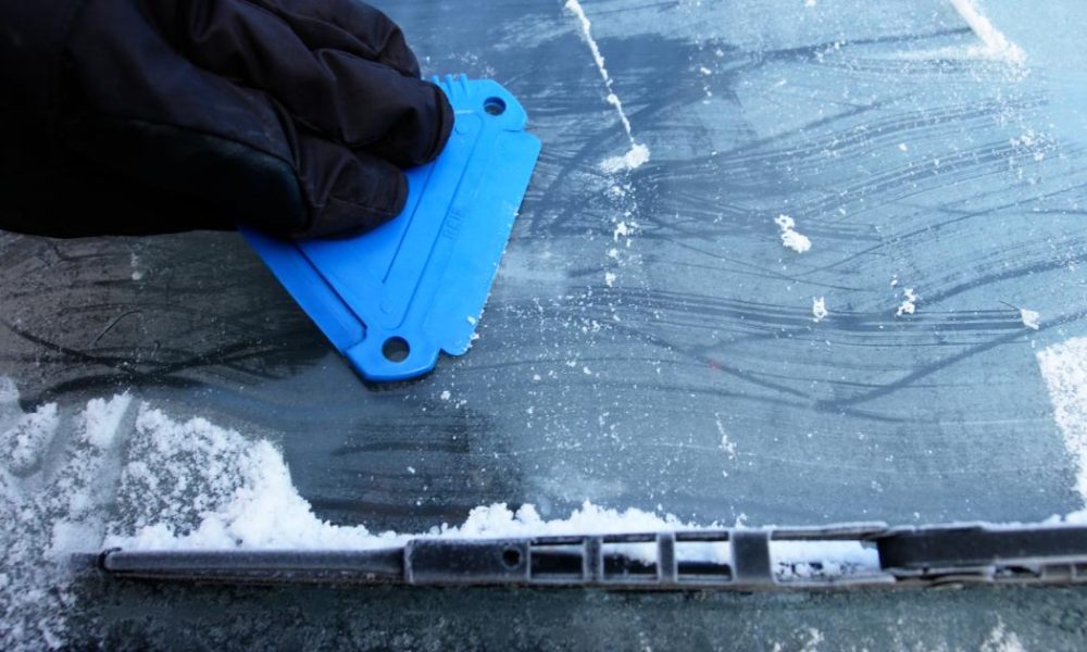 How do I defrost my car windscreen safely? Do's and don'ts