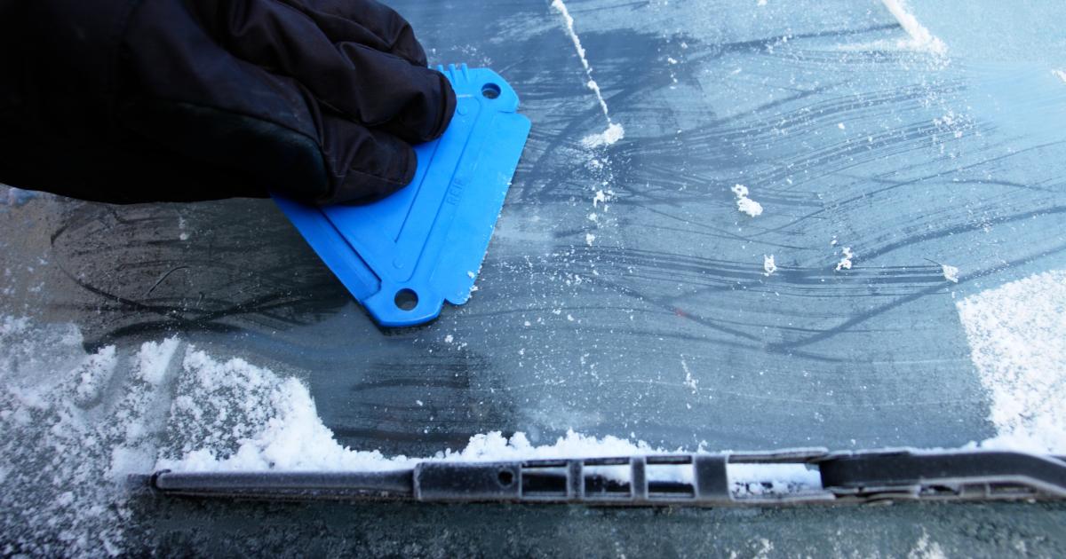 How do I defrost my car windscreen safely? Do's and don'ts