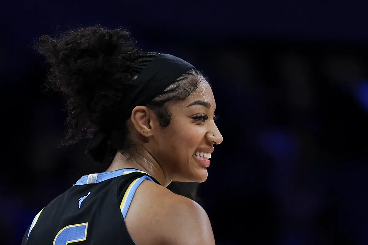 Sky's Angel Reese surprises her fans with her new "therapy"