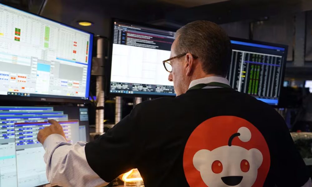 Communication Stocks Look to Close 2025 on Strong Note. A Look at 3 Charts.