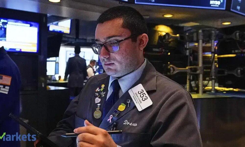 Asian stocks rise, Bitcoin trades above $90,000