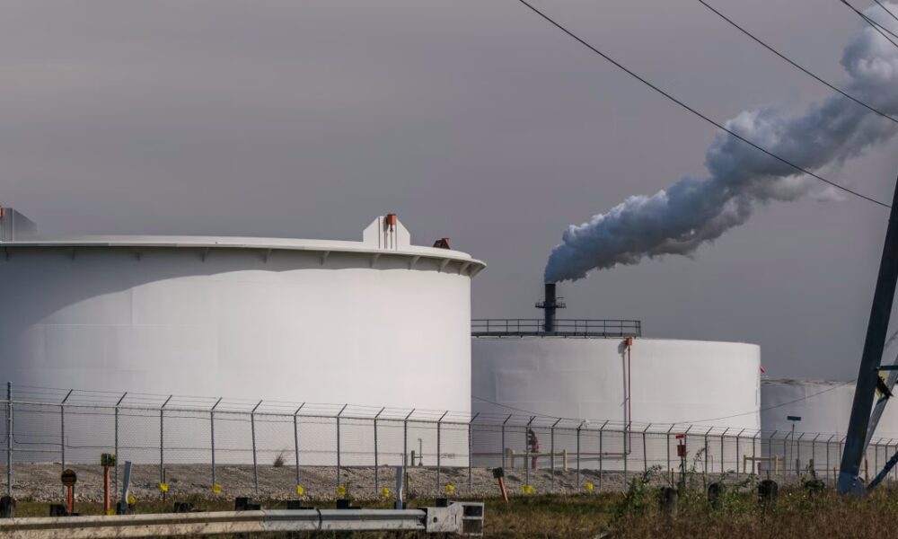 U.S. Crude Oil Supplies Rise on Higher Net Imports