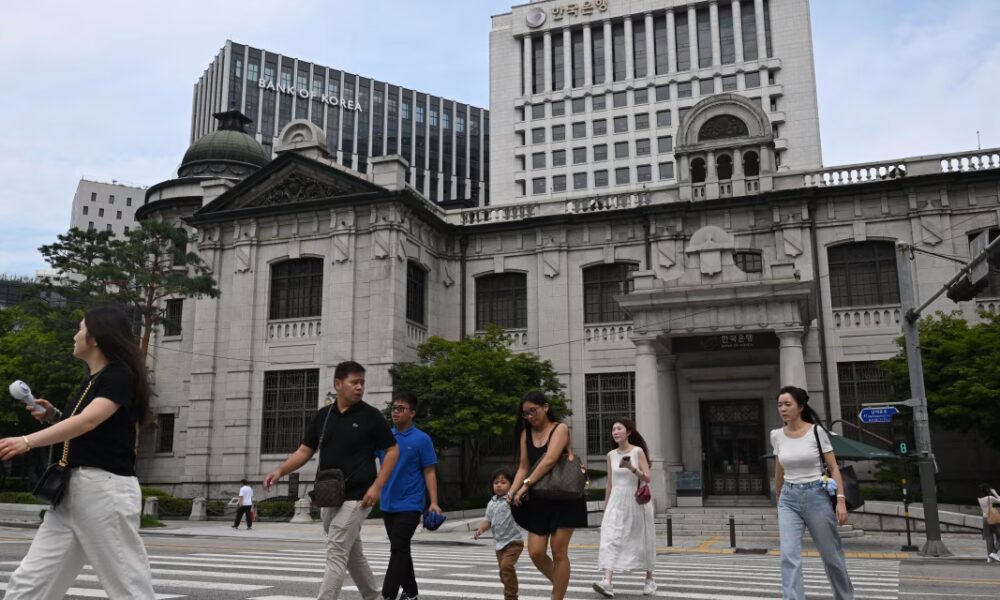 Bank of Korea Holds Steady as It Flags Higher Growth, Inflation