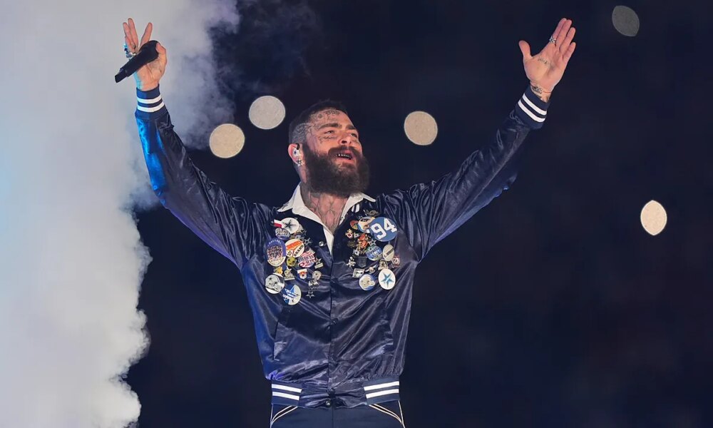 Post Malone stays for hours after the Cowboys-Chiefs game to throw and catch the football barefoot across the field