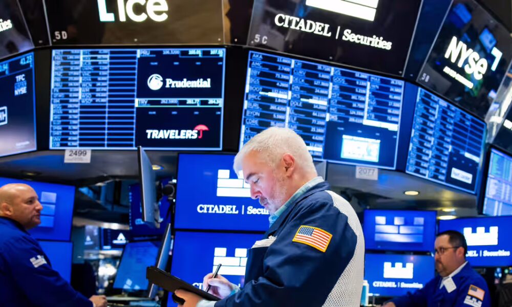 Global Stocks Stall as Dow Aims for Best Thanksgiving Week Since 2012