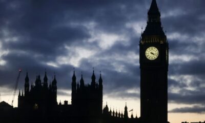 Gilt Yields Rise, Sterling Falls as Concerns Over Budget Resurface