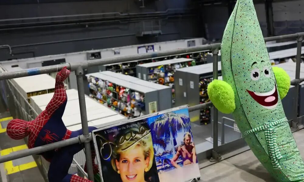 From mobile phones to cooked frogs, inside London's biggest lost property office