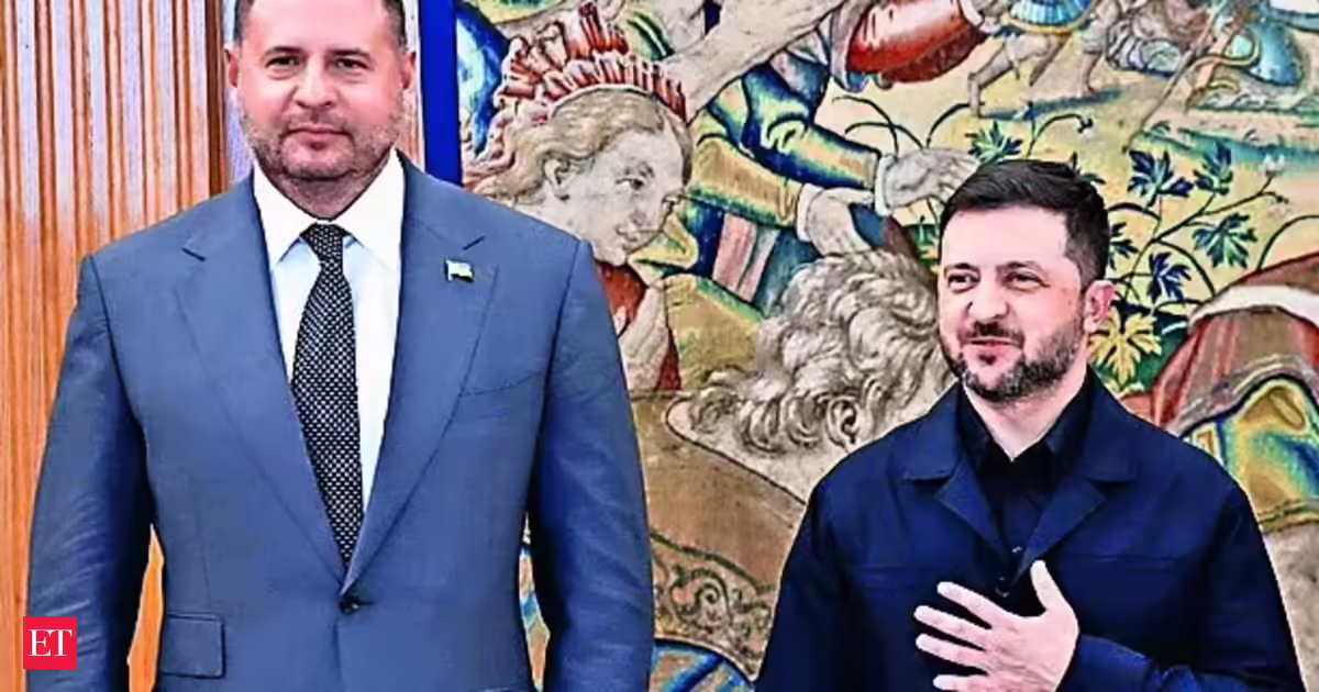 Ukraine: Zelensky removes top aide after anti-graft raids