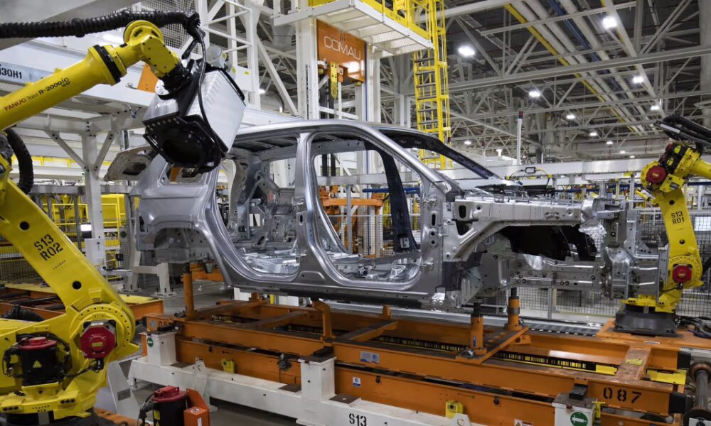 Week Ahead for FX, Bonds: U.S. ISM, ADP Data in Focus as Fed Rate Cut Looks Likely